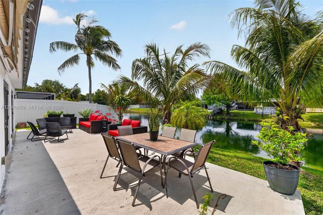 2051 NW 93rd Ln, Sunrise, FL 33322