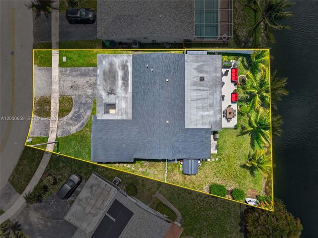 2051 NW 93rd Ln, Sunrise, FL 33322