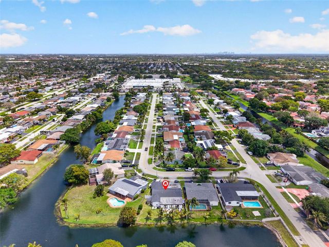 2051 NW 93rd Ln, Sunrise, FL 33322