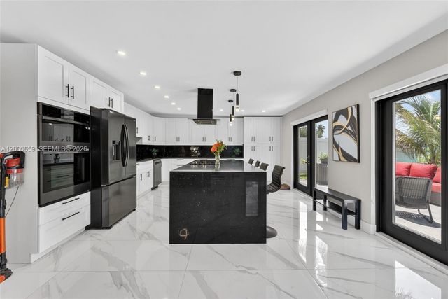 2051 NW 93rd Ln, Sunrise, FL 33322