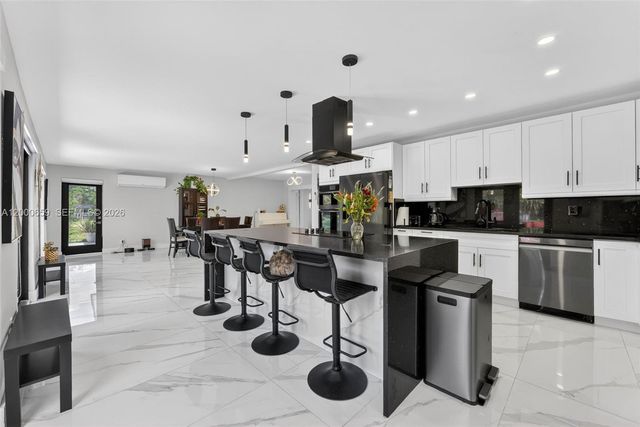 2051 NW 93rd Ln, Sunrise, FL 33322