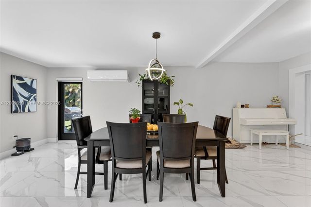 2051 NW 93rd Ln, Sunrise, FL 33322