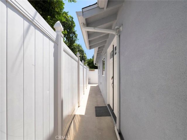 10018 N Aqueduct Ave, North Hills, CA 91343