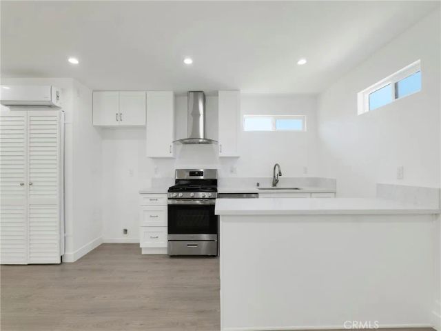 10018 N Aqueduct Ave, North Hills, CA 91343