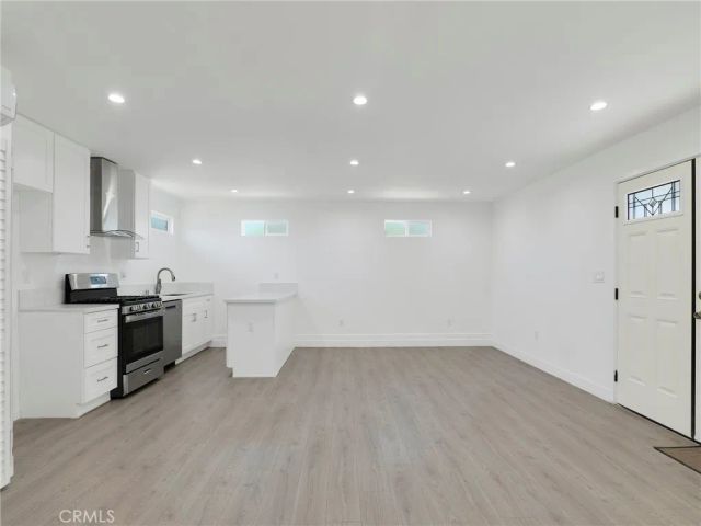 10018 N Aqueduct Ave, North Hills, CA 91343