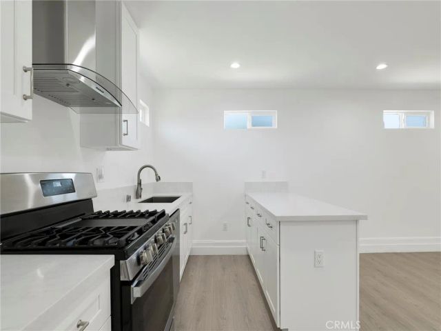 10018 N Aqueduct Ave, North Hills, CA 91343