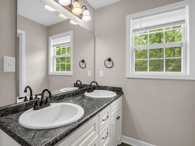 216 Hillcrest Dr, Gaffney, SC 29340