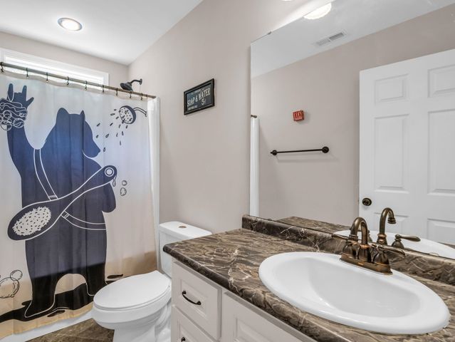 216 Hillcrest Dr, Gaffney, SC 29340