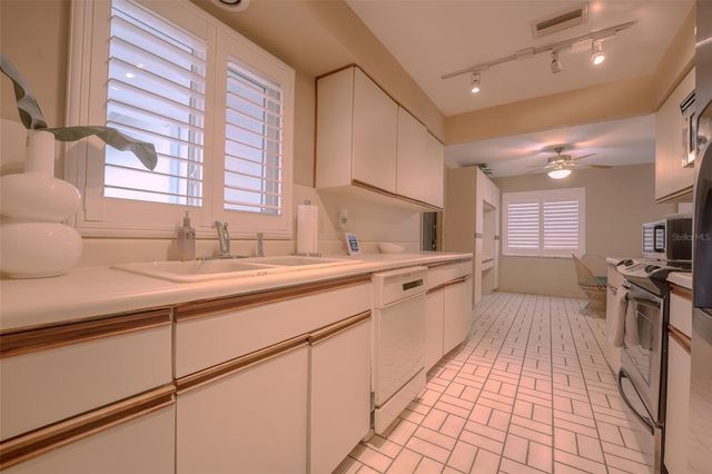 14001 YACHT CLUB BOULEVARD, Seminole, FL 33776