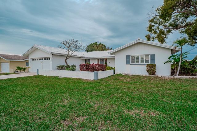 14001 YACHT CLUB BOULEVARD, Seminole, FL 33776