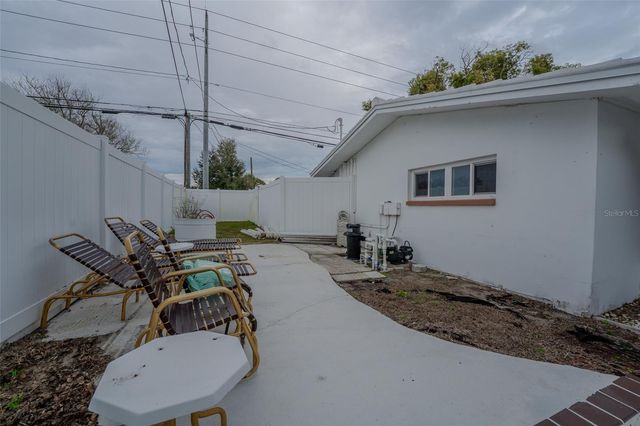 14001 YACHT CLUB BOULEVARD, Seminole, FL 33776