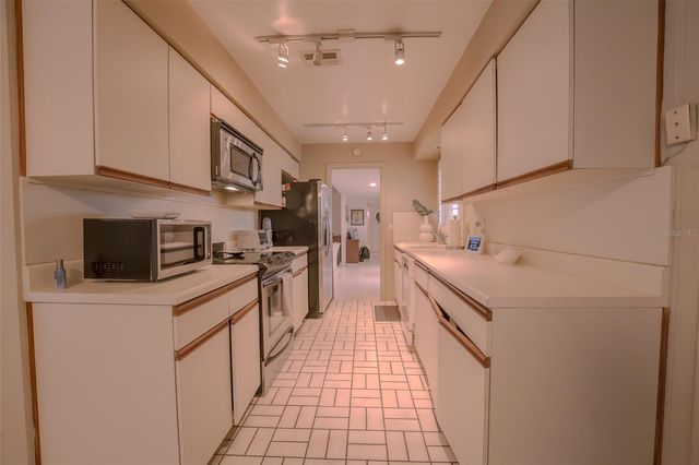 14001 YACHT CLUB BOULEVARD, Seminole, FL 33776