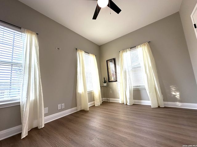 173 WHITEWING WAY, Floresville, TX 78114