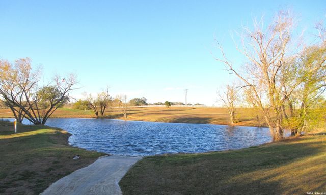 173 WHITEWING WAY, Floresville, TX 78114