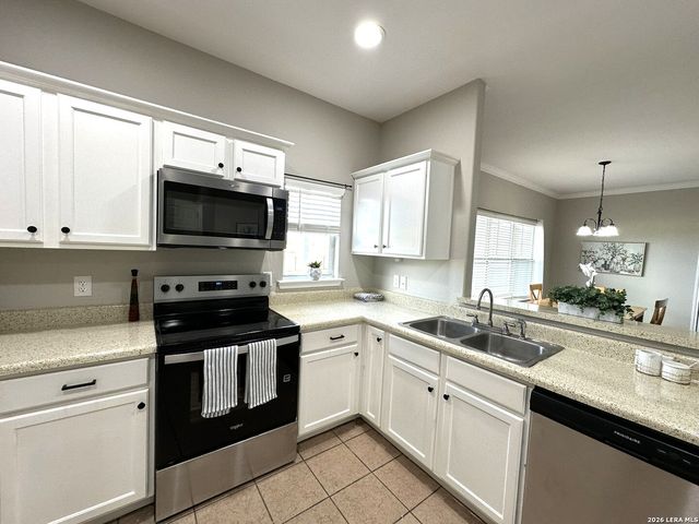 173 WHITEWING WAY, Floresville, TX 78114
