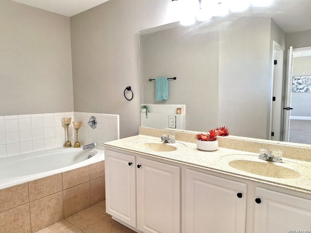 173 WHITEWING WAY, Floresville, TX 78114