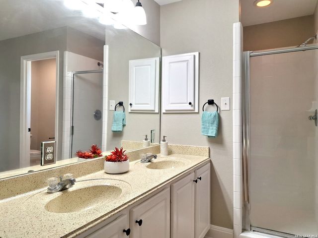 173 WHITEWING WAY, Floresville, TX 78114