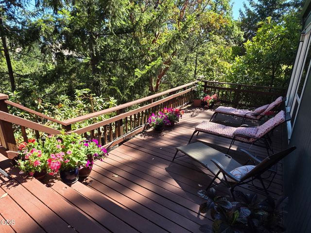 1000 Ivy Lane, Ashland, OR 97520