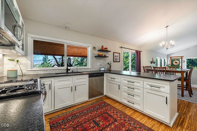 1000 Ivy Lane, Ashland, OR 97520