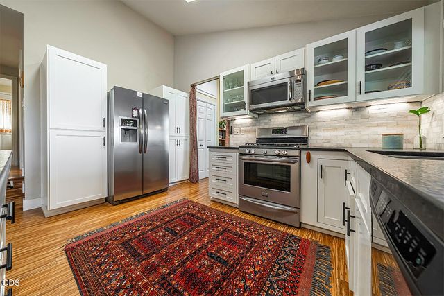 1000 Ivy Lane, Ashland, OR 97520