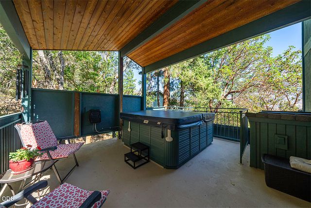 1000 Ivy Lane, Ashland, OR 97520