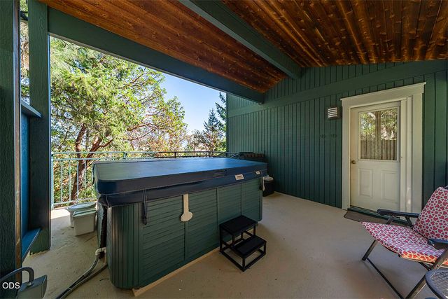 1000 Ivy Lane, Ashland, OR 97520