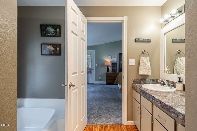 1000 Ivy Lane, Ashland, OR 97520