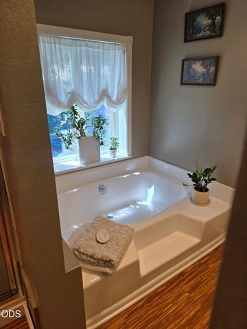 1000 Ivy Lane, Ashland, OR 97520
