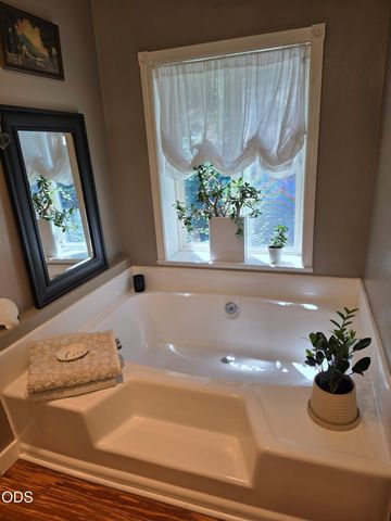 1000 Ivy Lane, Ashland, OR 97520