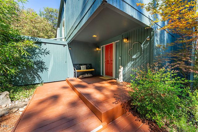 1000 Ivy Lane, Ashland, OR 97520