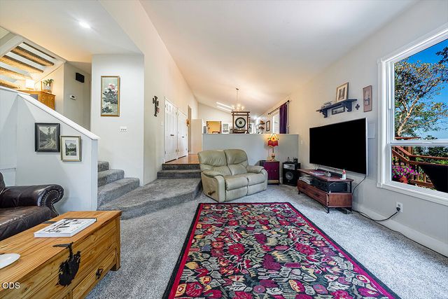 1000 Ivy Lane, Ashland, OR 97520