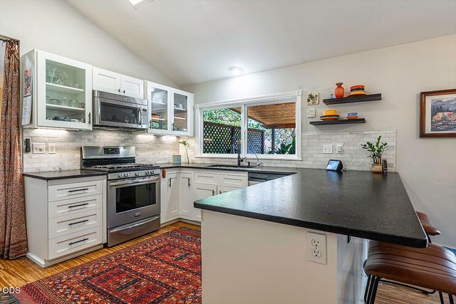 1000 Ivy Lane, Ashland, OR 97520