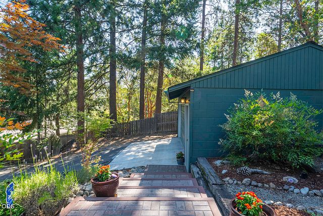 1000 Ivy Lane, Ashland, OR 97520
