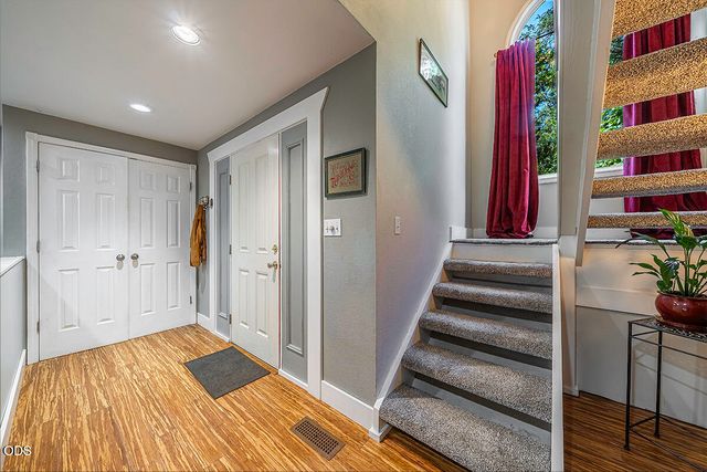 1000 Ivy Lane, Ashland, OR 97520