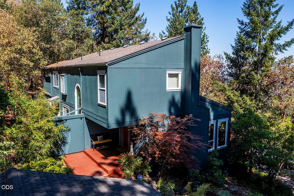 1000 Ivy Lane, Ashland, OR 97520