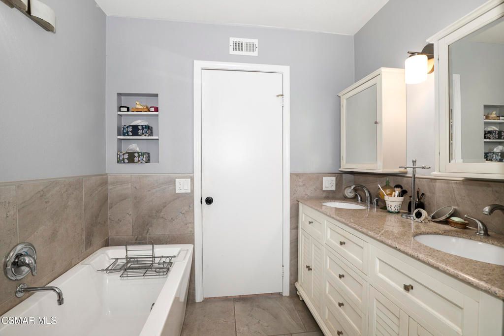 Image 9 of property listing at 6399 Bayberry Street, Oak Park, CA 91377