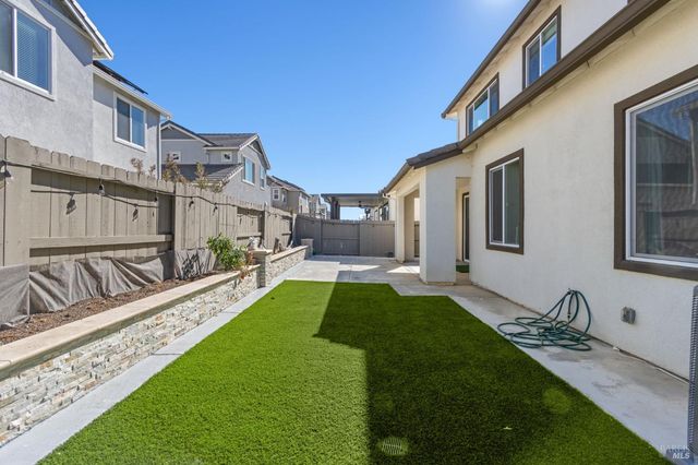 845 Cosmos Dr, Vacaville, CA 95687