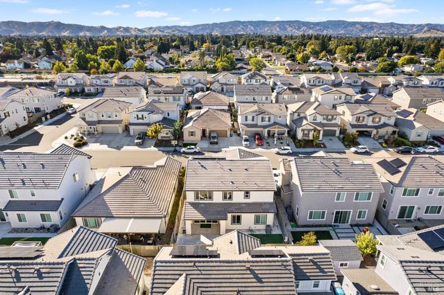 845 Cosmos Dr, Vacaville, CA 95687