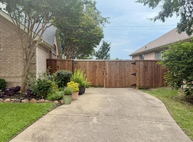 206 Glenwood Drive, Murphy, TX 75094