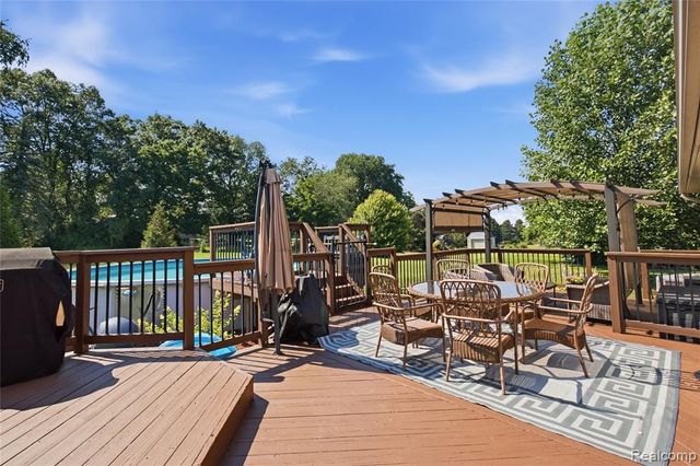 1817 Deer View Court, Howell, MI 48843