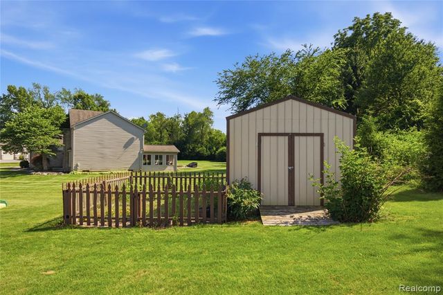 1817 Deer View Court, Howell, MI 48843