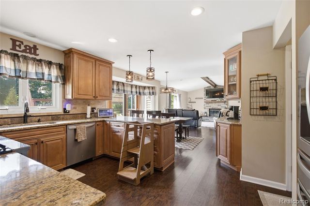 1817 Deer View Court, Howell, MI 48843