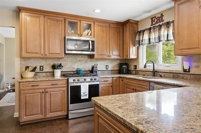 1817 Deer View Court, Howell, MI 48843