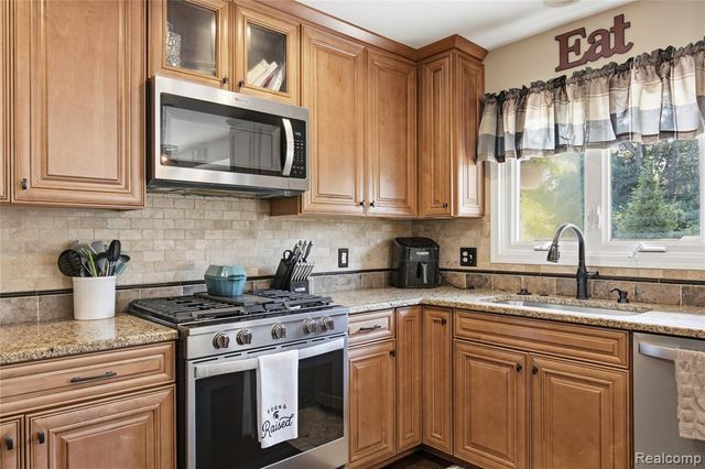 1817 Deer View Court, Howell, MI 48843
