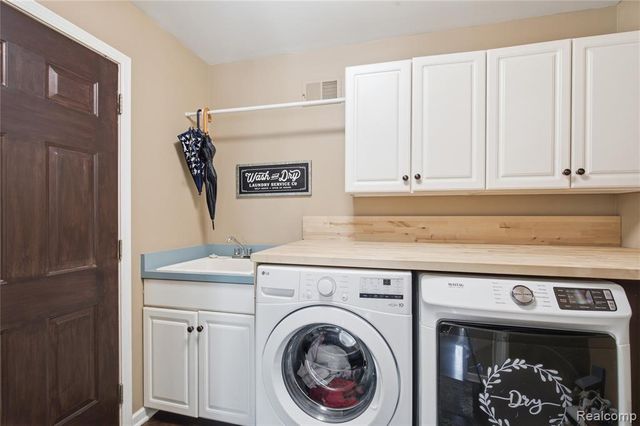 1817 Deer View Court, Howell, MI 48843