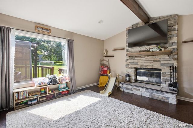1817 Deer View Court, Howell, MI 48843