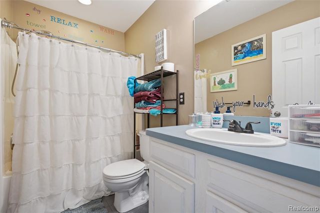 1817 Deer View Court, Howell, MI 48843