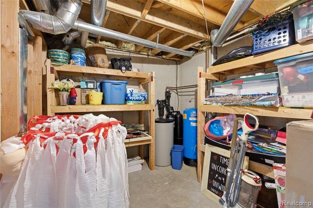 1817 Deer View Court, Howell, MI 48843