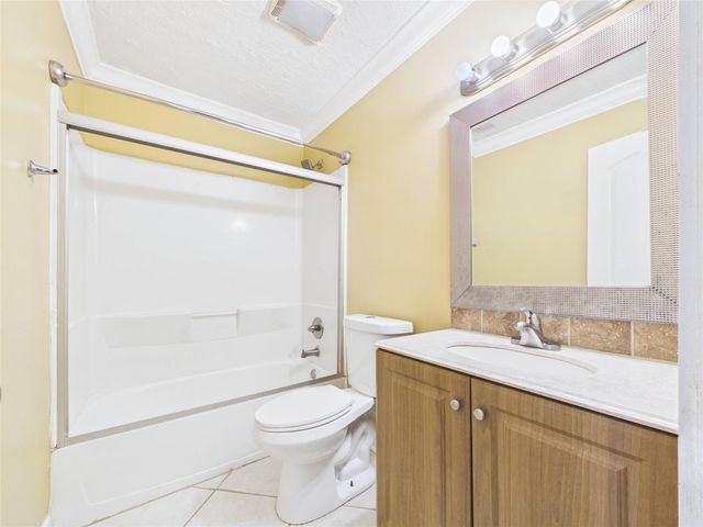 1213 W Sidnor Street, Alvin, TX 77511