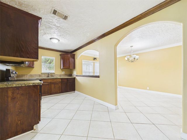 1213 W Sidnor Street, Alvin, TX 77511